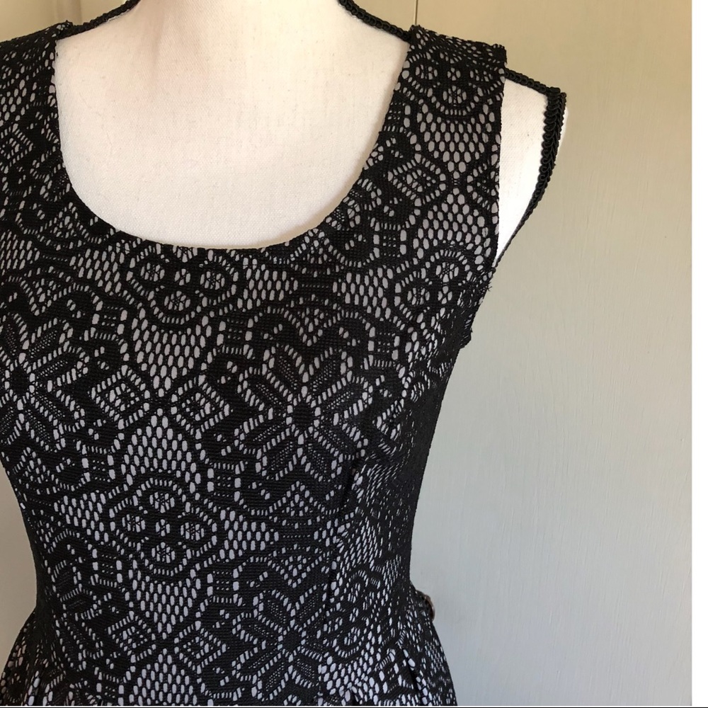 Dress with black lace overlay. - Picture 2 of 4